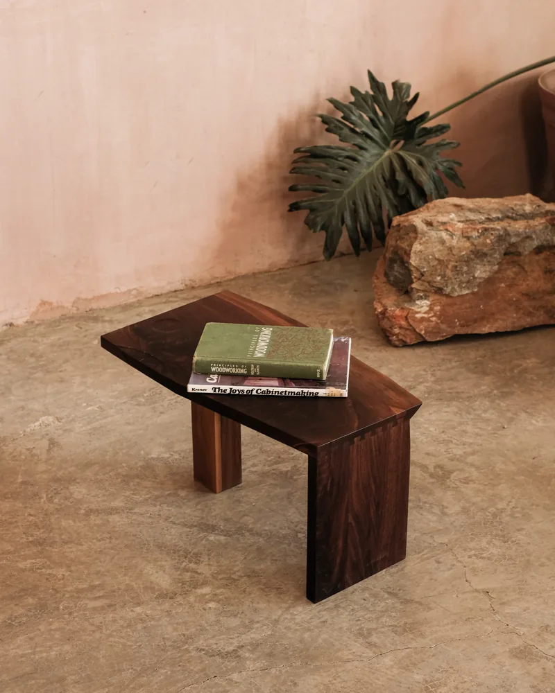 Bench in two-tone walnut