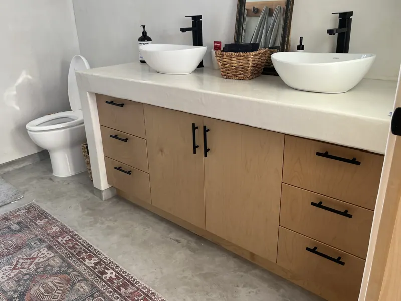 Double vanity with vessel sinks